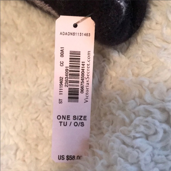 🆕 Victoria’s Secret Blanket - Picture 4 of 4